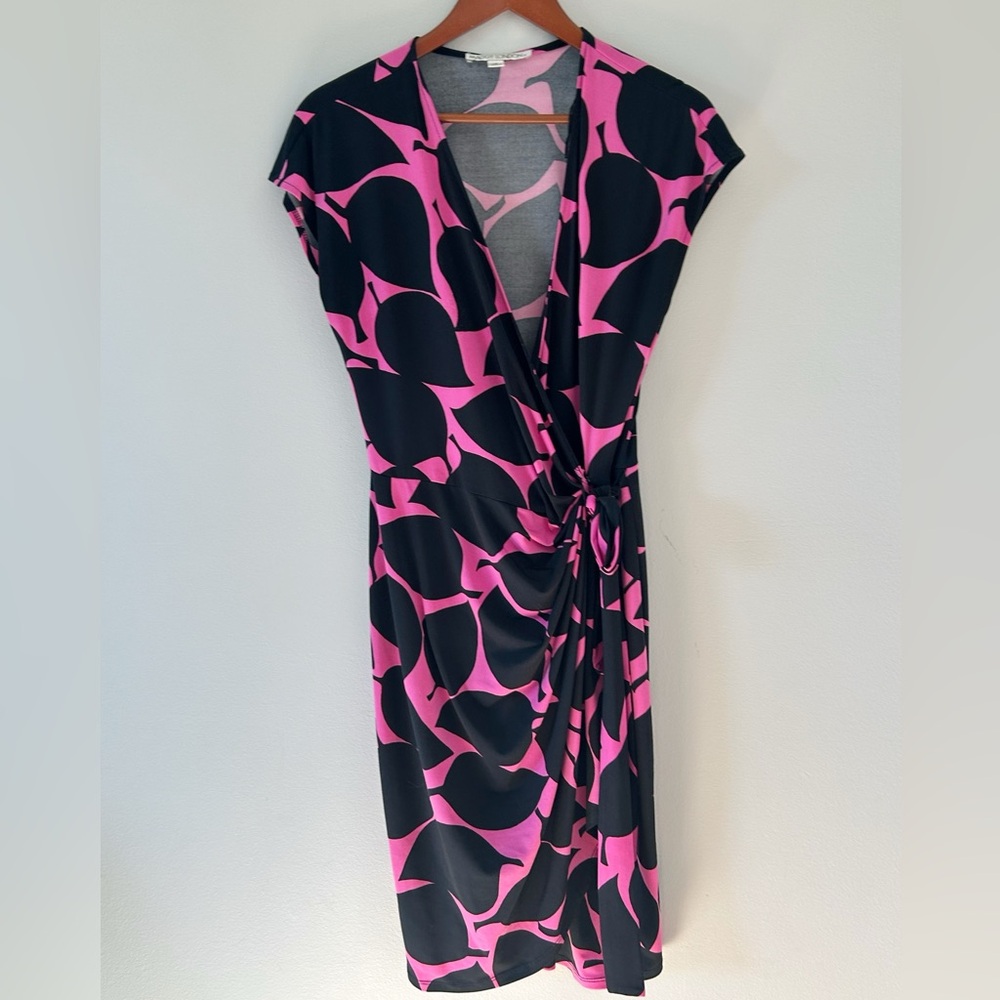 5/$20🎉 Maggy London Pink and Black Wrap Dress Size 12